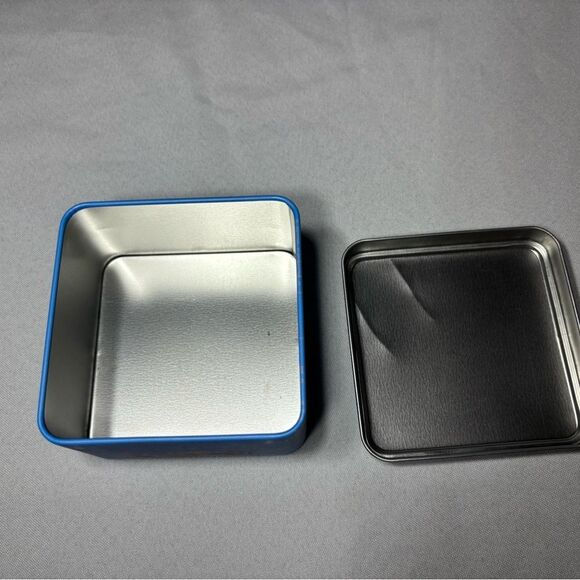 3.5” Authentic Fossil Watch Tin Collectors Item Excellent Preloved Condition - Picture 4 of 5